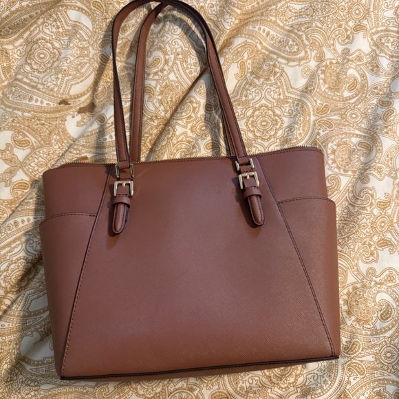 Michael Kors tote - Picture 2 of 3